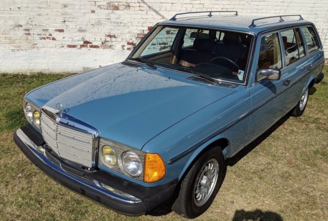 1982 mercedes benz 300td diesel station wagon, china blue, 3rd row seat
