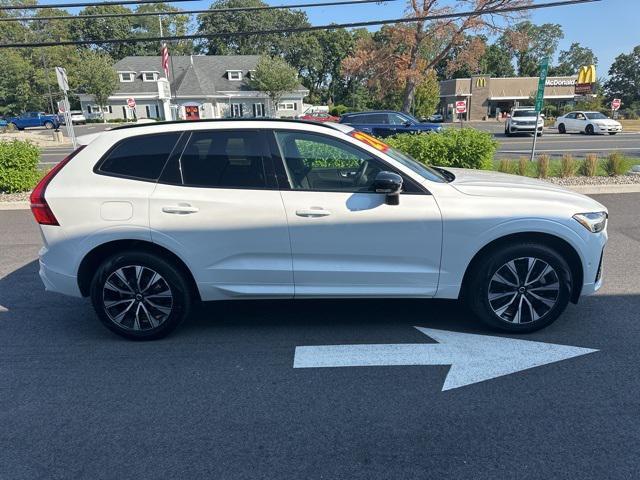 2024 volvo xc60 b5 plus dark theme