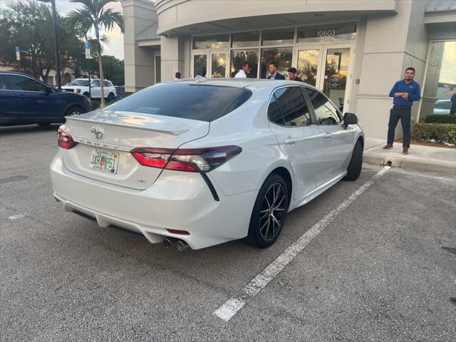 2022 toyota camry se