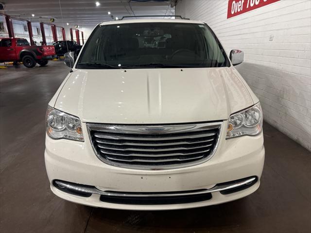 2013 chrysler town & country touring-l