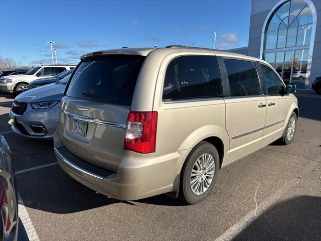 2014 chrysler town & country touring-l