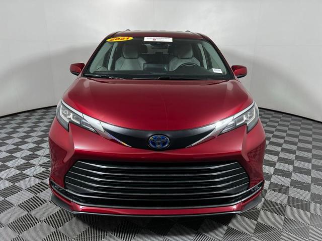 2021 toyota sienna le