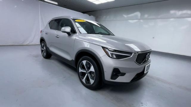 2024 volvo xc40 plus bright theme