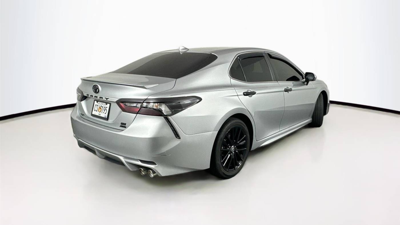 2022 toyota camry se