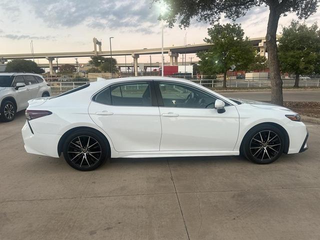 2023 toyota camry se