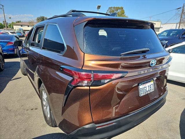 2021 toyota sienna le