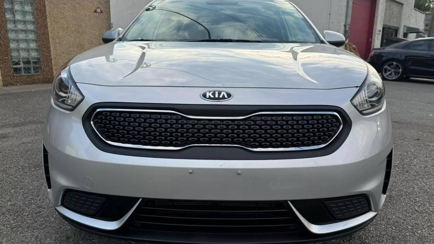 2017 kia niro lx