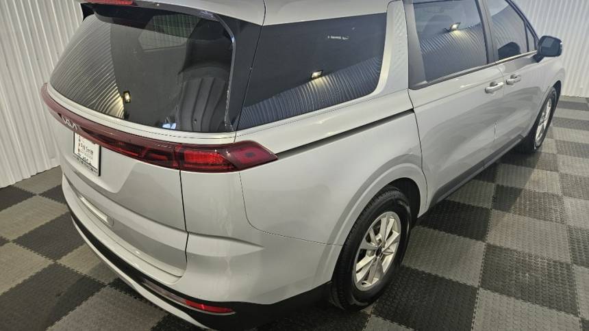 2023 kia carnival lx