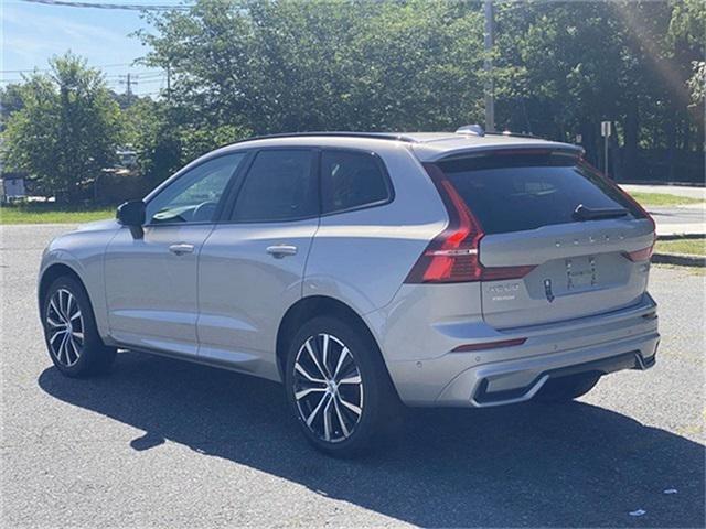 2024 volvo xc60 b5 plus dark theme
