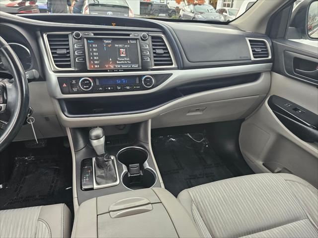 2016 toyota highlander le plus