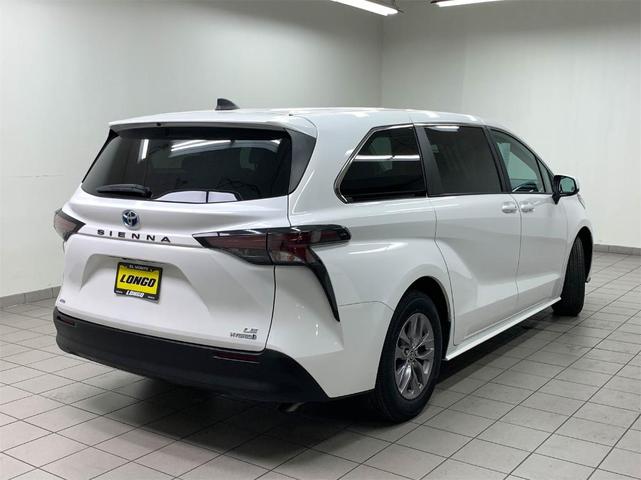 2023 toyota sienna le