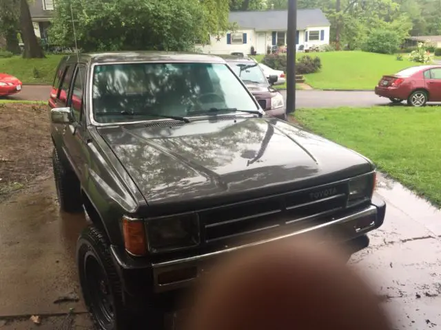 1989 toyota 4runner great body and better engine dlx 5 speed 2.4 l 22r-e