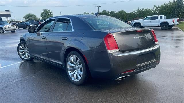 2017 chrysler 300 limited