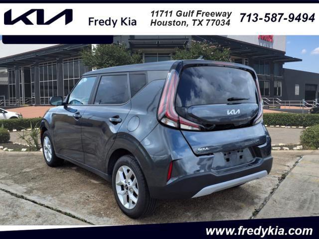 2023 kia soul lx