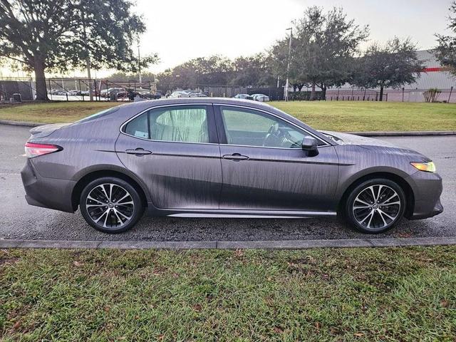 2019 toyota camry se