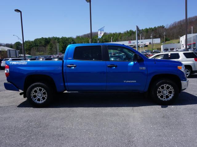 2016 toyota tundra sr5 4x4 sr5 4dr crewmax cab pickup sb (5.7l v8 for sale in lewisburg, west virginia