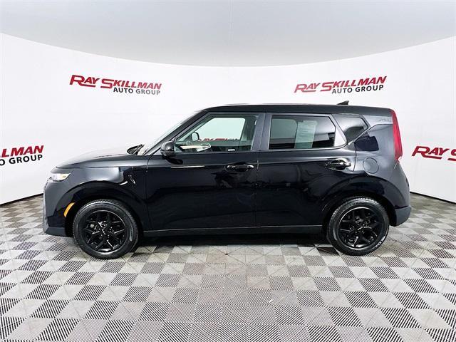 2022 kia soul lx