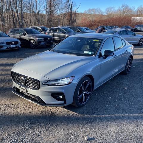 2024 volvo s60 b5 core dark theme
