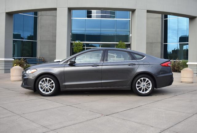 2020 ford fusion se