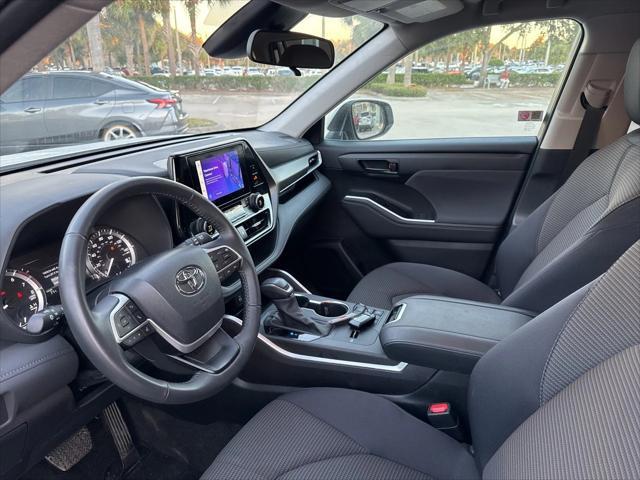 2024 toyota highlander le