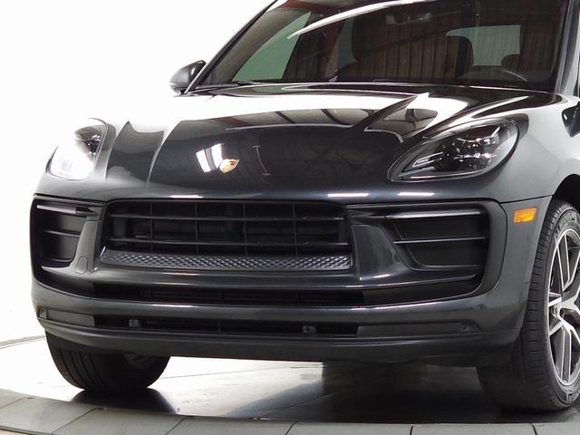 2022 porsche macan base