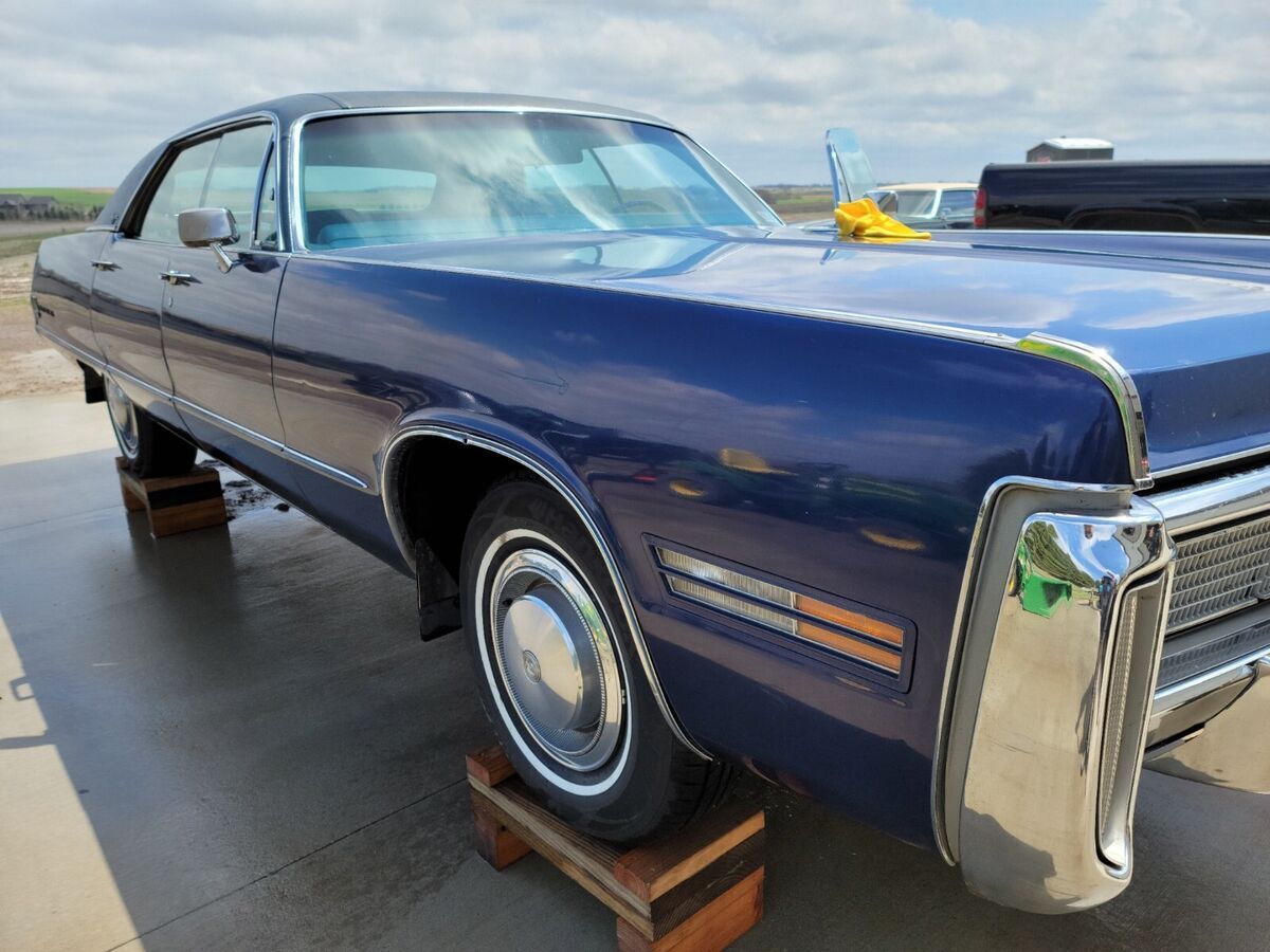 blue imperial lebaron with blue vinyl top and blue interior
