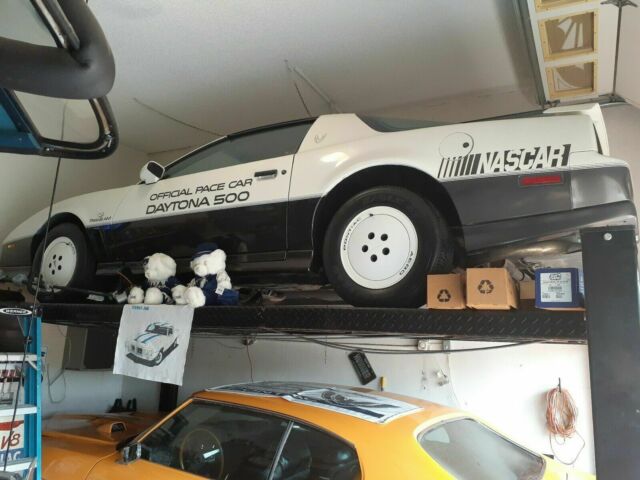 1983 pontiac trans am 5.0l / 32,000 original miles...daytona pace car