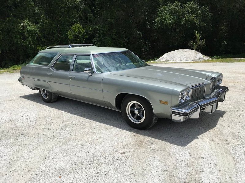 oldsmobile custom cruiser station wagon