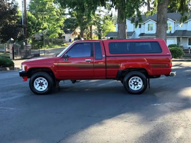 1986 toyota pickup 4x4 sr5 extra cab 22re 4'cyl 50k miles on rebilt eng like new