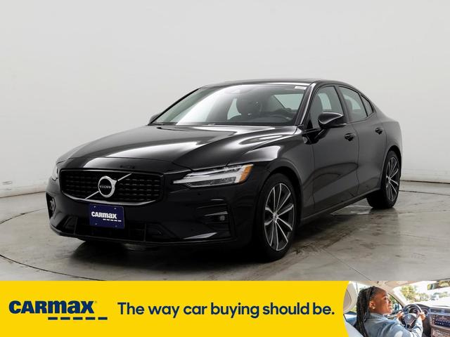 2022 volvo s60 b5 momentum