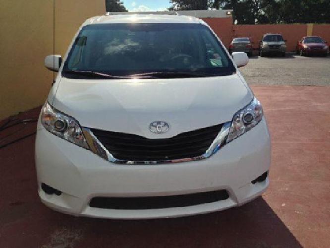 2013 toyota sienna le mobility 7-passenger pearl white mini-van v6 in glendale, co