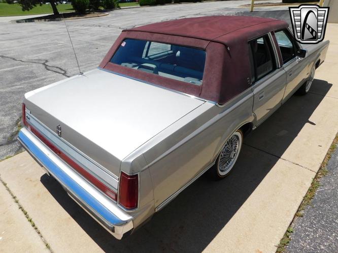 1988 lincoln town car in o'fallon, illinois
