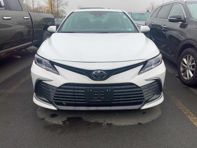 2022 toyota camry le