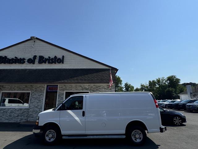 2022 chevrolet express 2500 rwd 2500 regular wheelbase wt