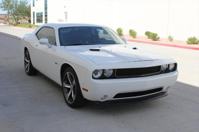 2014 dodge challenger sxt