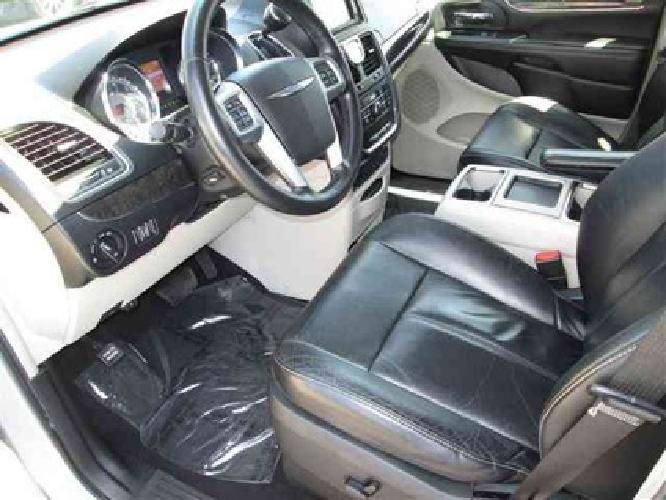 2011 chrysler town & country limited in cerritos, ca
