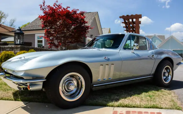 corvette stingray coupe - completely restored in mint condition