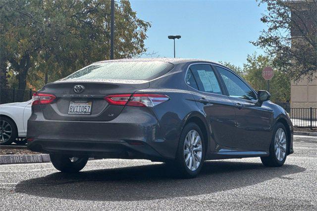 2018 toyota camry le