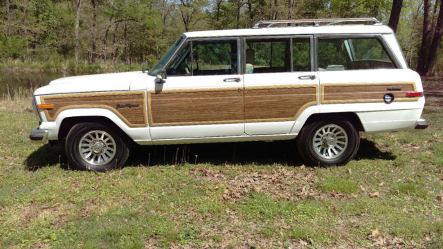 1991 jeep grand wagoneer, partially restored, new paint, fine condition