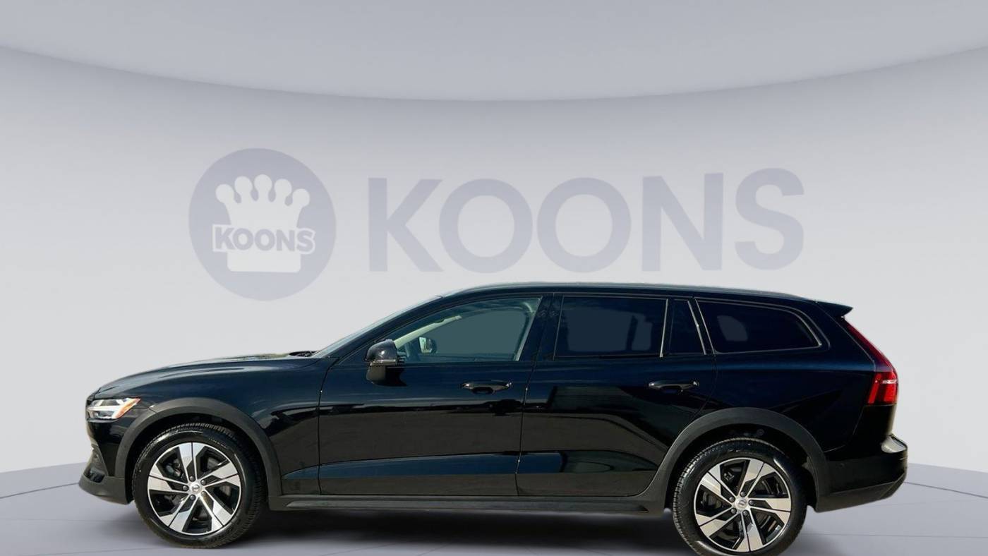 2023 volvo v60 cross country b5 plus