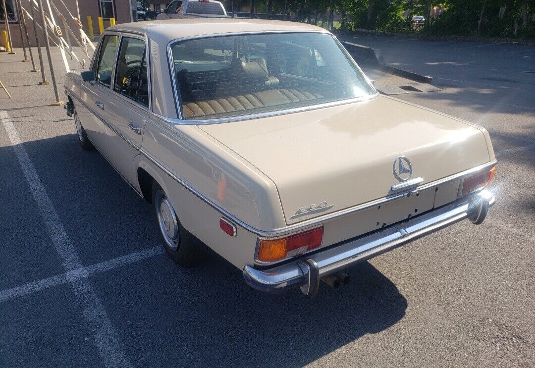 1972 mercedes-benz 250 sedan. with a/c. car runs and drives