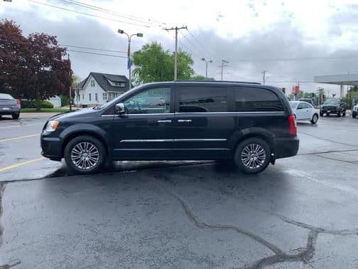 2014 chrysler town & country touring-l in union grove, wisconsin