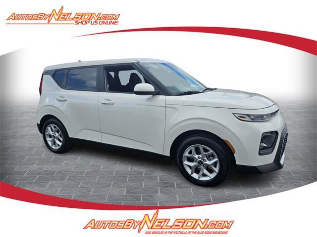 2022 kia soul lx