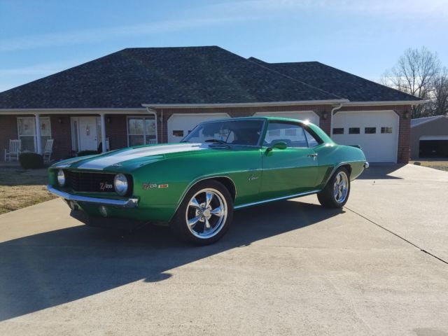 1969 camaro z/28 recreation, rally green with white racing stripes