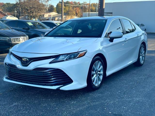 2019 toyota camry le