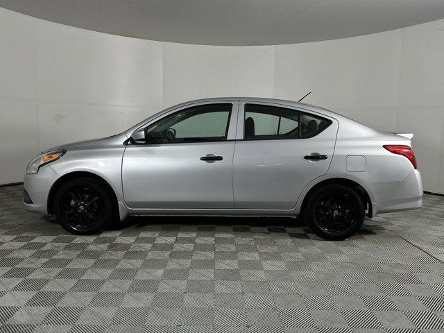 2019 nissan versa 1.6 s+