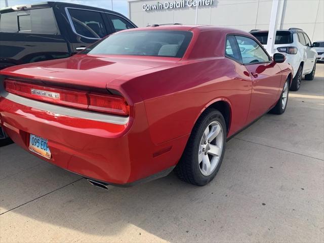2012 dodge challenger sxt