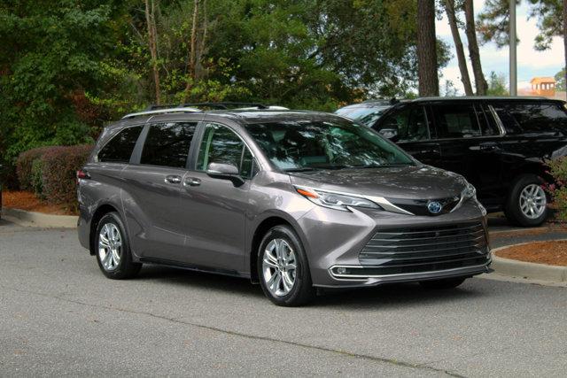 2022 toyota sienna platinum