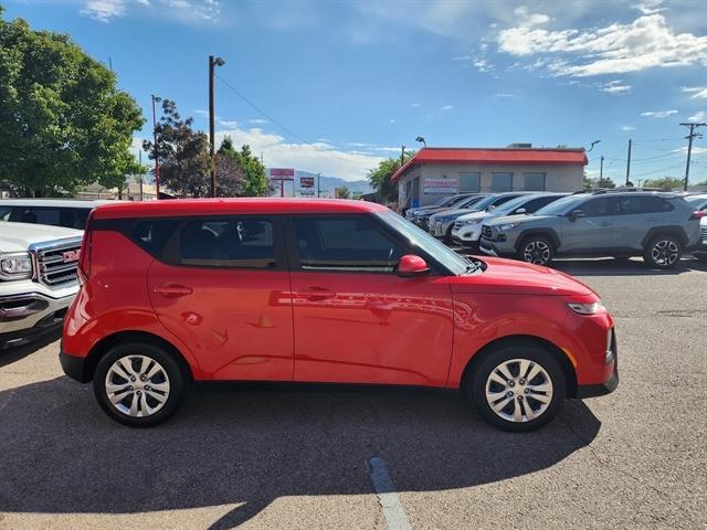 2022 kia soul lx