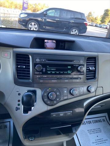2012 toyota sienna le